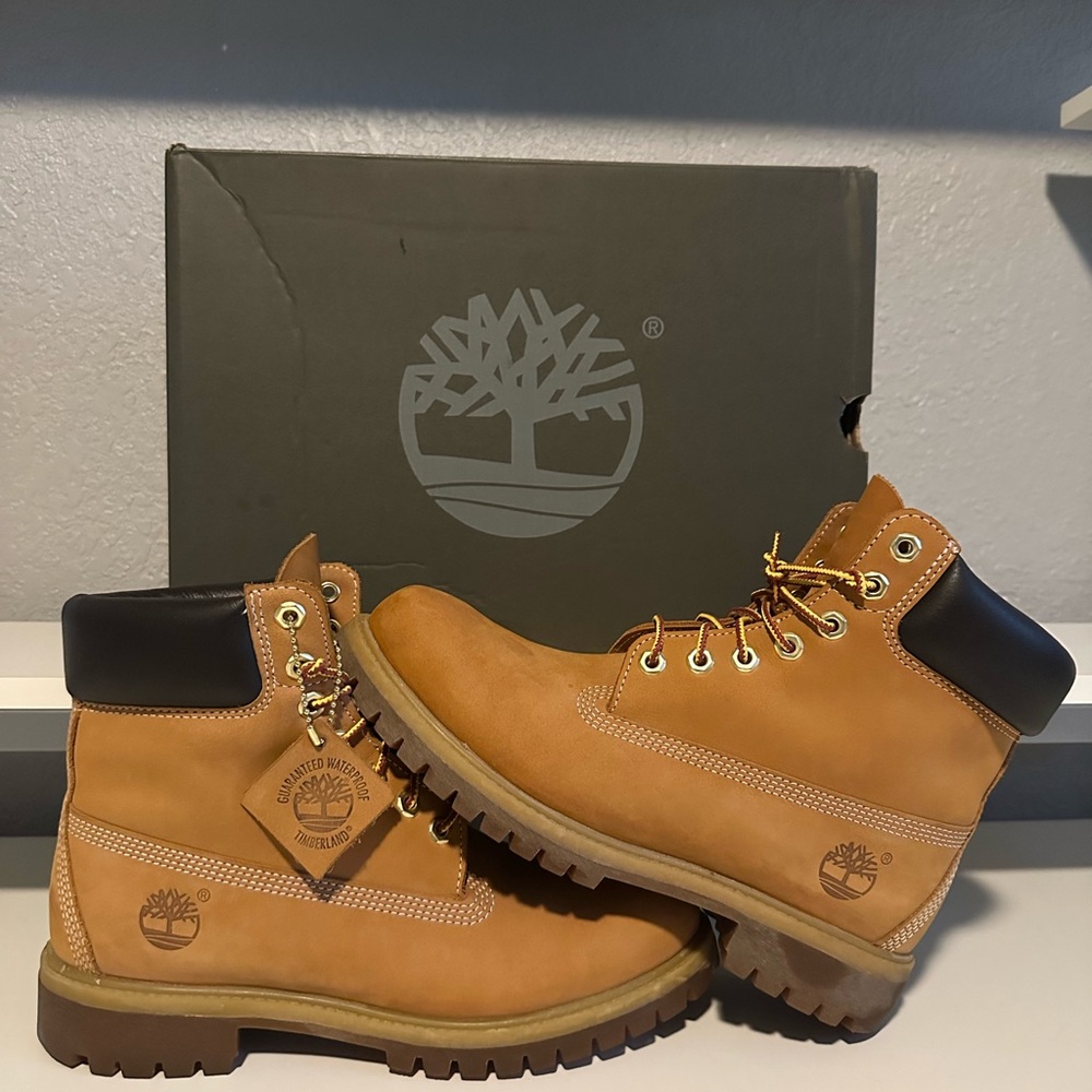 Timberland Brown Leather Boots with Black Collar